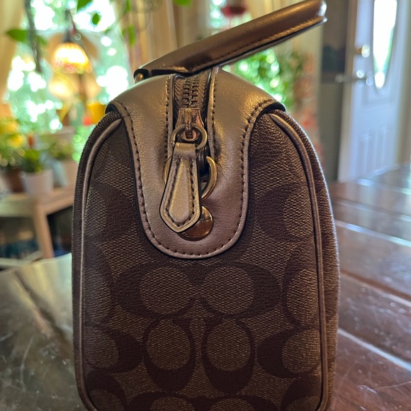 🛑🛑🛑🛑🛑sold🛑🛑🛑🛑🛑🛑🛑Set Coach tan and gold mini crossbodyDO NOTBUY!! SOLD!! - Picture 11 of 16